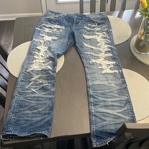 Men’s jeans. Like new. My son lost weight and doesn’t need any more.